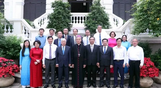 Front leader extends Christmas greetings to Catholics in Ho Chi Minh City