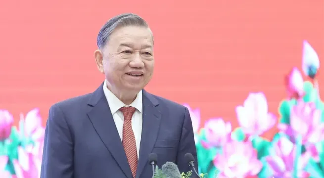 Party chief receives prominent intellectuals, scientists nationwide