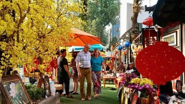 Vietnam’s Lunar New Year enchants foreigners