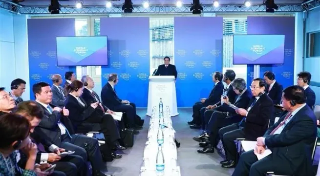PM addresses WEF’s country strategic dialogue on Vietnam