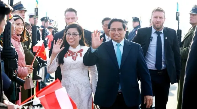 PM Pham Minh Chinh visits ASG trade centre, concludes Poland trip