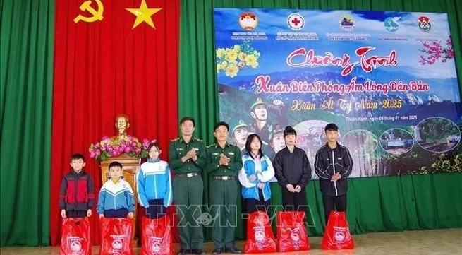 Tet gifts bring warmth to border, remote residents