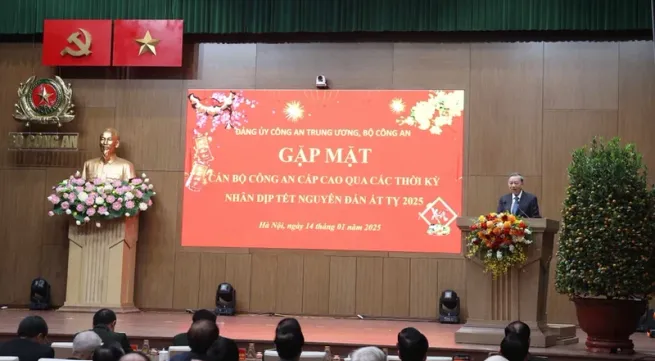 Party leader meets former senior public security officials