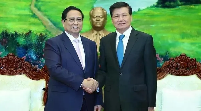 Vietnamese PM meets with top Lao leader in Vientiane