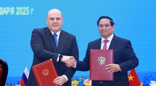 Vietnamese, Russian PMs hold talks, agree on major orientations for bilateral ties