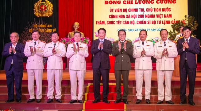 State President pays pre-Tet visit to Security Guard Command