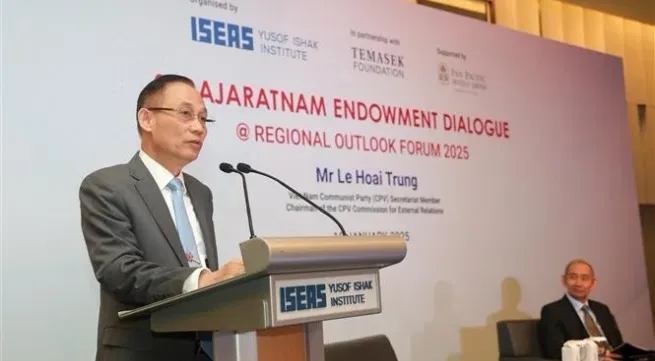 Party official pays working visit to Singapore