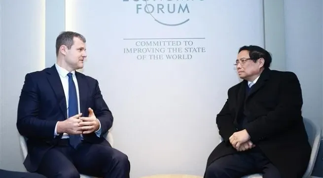 Vietnamese PM meets with Lithuanian counterpart in Davos