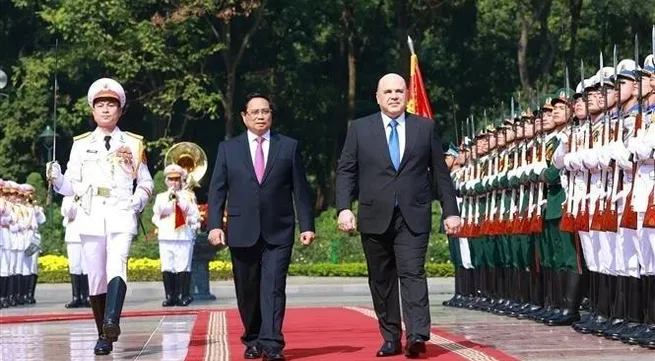 PM hosts official welcome ceremony for visiting Russian counterpart