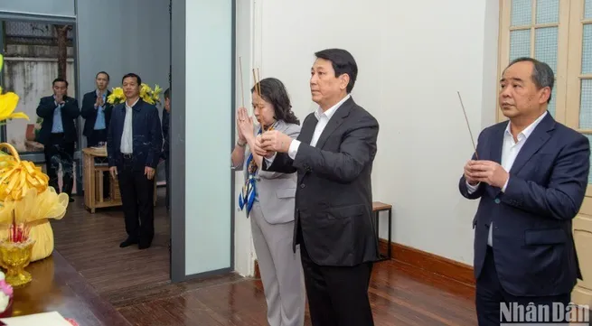 State President commemorates late Party chief, visits former leaders on Tet occasion