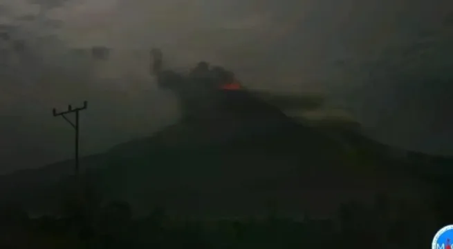 Indonesia’s airport closes due to volcanic eruption