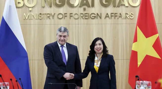 Vietnam, Russia set cooperation directions at Hanoi political consultation