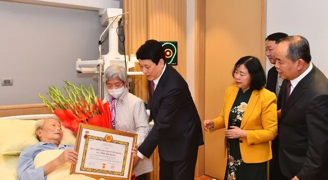 Former State President honoured with 65-year party membership badge