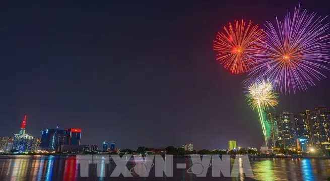 HCM City sets to host 7 firework displays on National Reunification Day