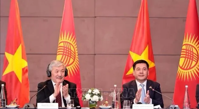 Kyrgyz PM meets with Vietnamese business community