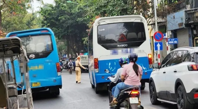 Hanoi plans to restrict large passenger vehicles in Old Quarter