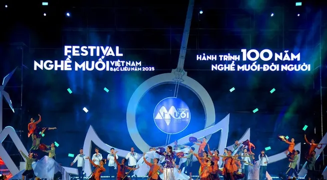 Bac Lieu: Festival honours traditional salt making craft