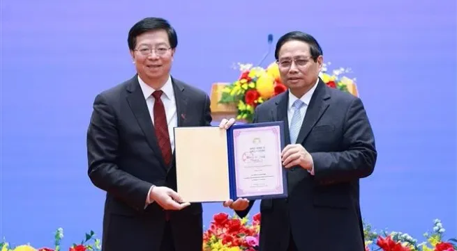 PM receives Honorary Professor title of Tsinghua University
