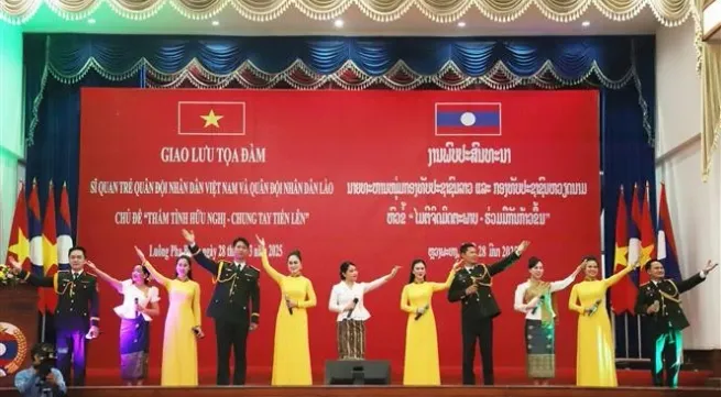 Young military officers of Vietnam, Laos promote solidarity
