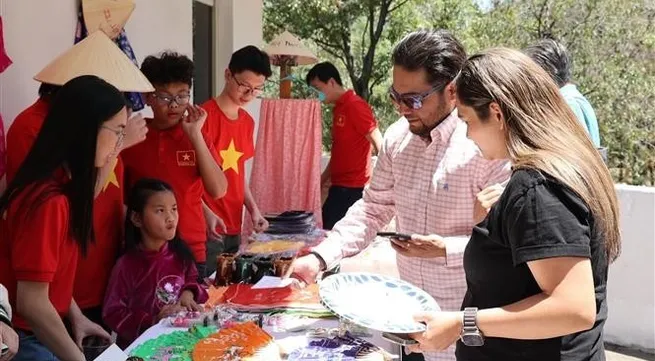 Vietnamese cultural values introduced to international friends in Mexico