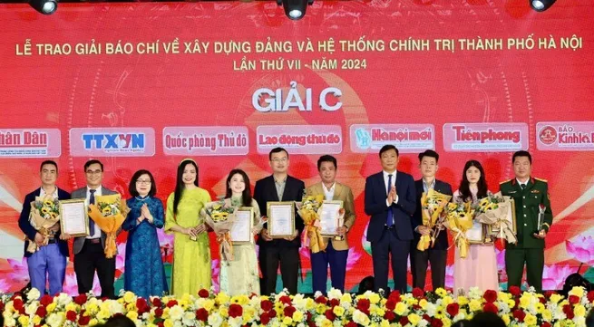 Hanoi honours winners of press awards on Party building and political system