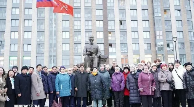 Saint Petersburg names square after President Ho Chi Minh