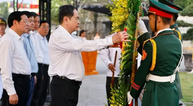NA Chairman pays tribute to fallen heroes in Quang Tri province
