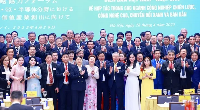 Vietnamese, Japanese PMs attend forum on strategic industries cooperation