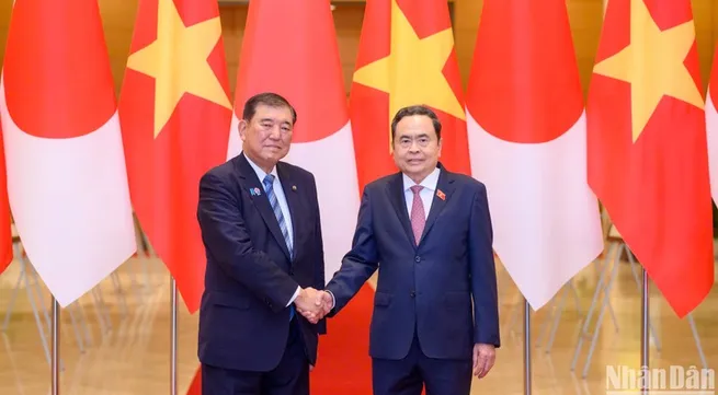 Top Vietnamese legislator, Japanese PM laud substantive development of bilateral ties