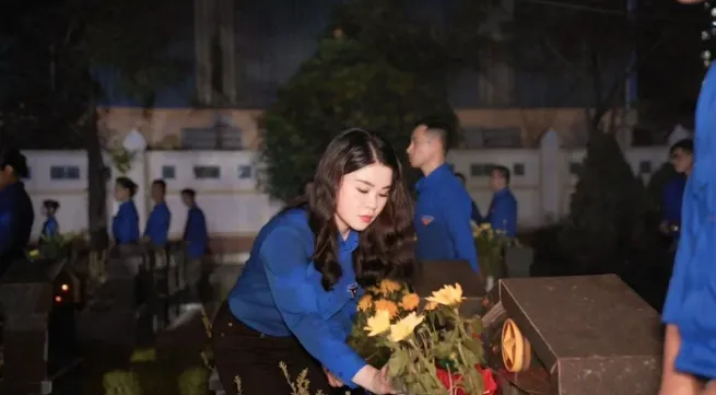 Vietnamese youths continue to write “victorious springs”