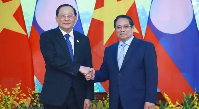 Vietnamese, Lao PMs meet on sidelines of P4G Summit