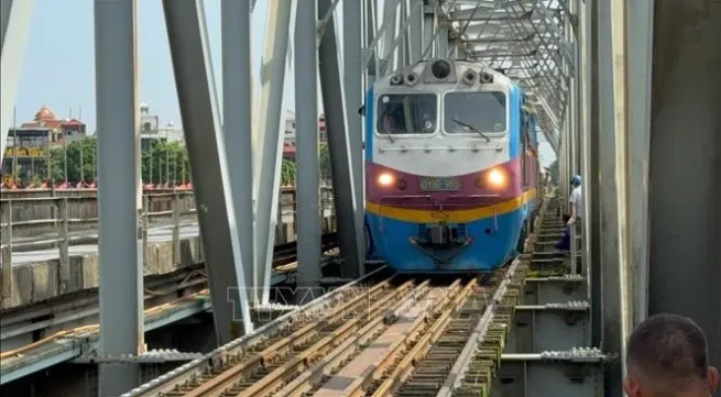 PM orders fast-track construction of Lao Cai - Hanoi - Hai Phong railway