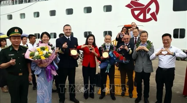 Vietnam’s top tourist destinations packed during national holiday's first two days