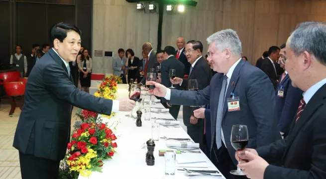 State President hosts banquet for int’l delegations attending reunification anniversary celebration