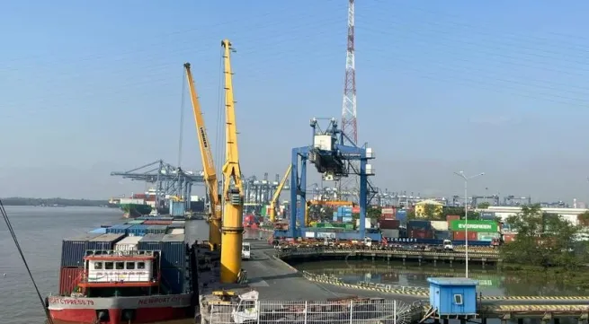 Vietnam reviews, adjusts import tariffs to promote trade balance