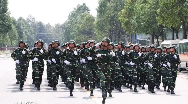 Cambodian, Lao troops rehearse in Binh Duong for Vietnam's 50th reunification celebration