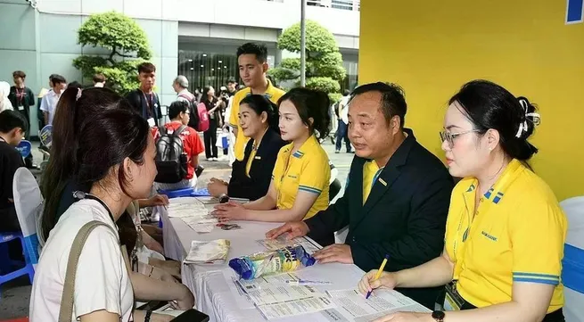 Thousands of vacancies up for grabs at HCM City job fair