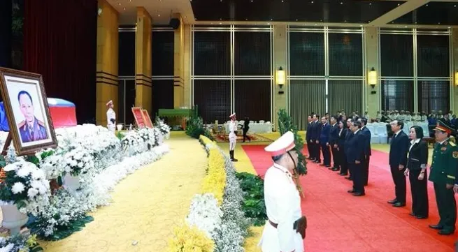 Vietnamese PM attends memorial service for former Lao leader
