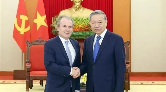 Party leader receives Rosen Partners CEO