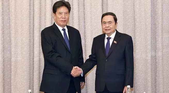 Vietnamese top legislator receives Vice Chairman of NPC Standing Committee
