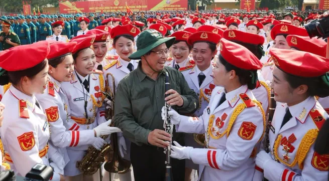 PM encourages forces ahead of 50th reunification anniversary parade