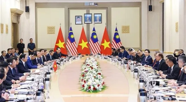 PMs talk measures for promoting Vietnam – Malaysia relations
