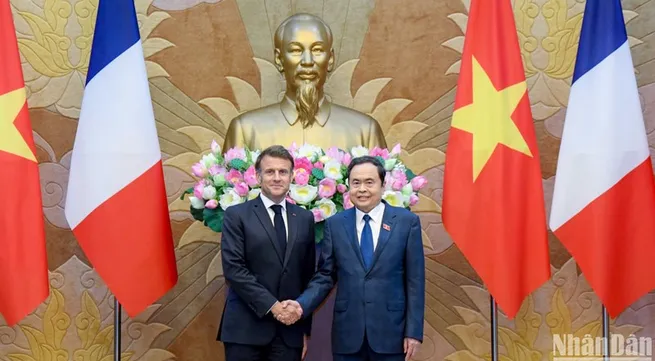 Top legislator meets with French President