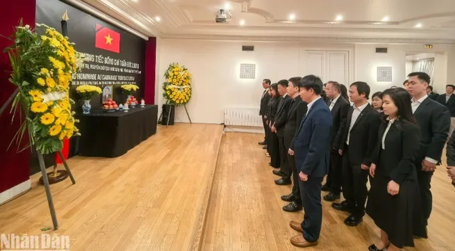 Vietnamese Embassy in France holds funeral ceremony for former State President Tran Duc Luong
