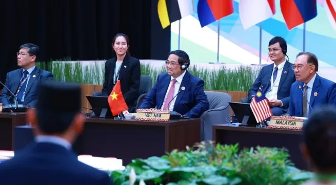 PM attends dialogues with ASEAN Youth, ASEAN Business Advisory Council