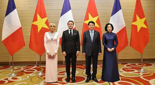 Vietnamese President hosts banquet for French counterpart