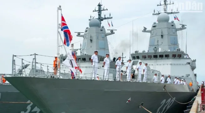 Russian naval fleet visits Da Nang