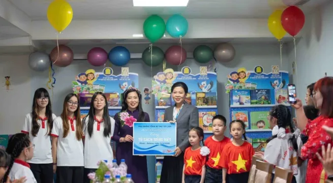 Party chief’s spouse visits Vietnamese language class at Vietnamese Embassy in Belarus