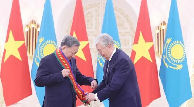 Vietnamese Party leader honoured with Kazakhstan's noble friendship order