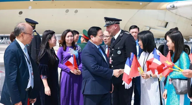 Vietnamese PM arrives in Nice, beginning working trip to France